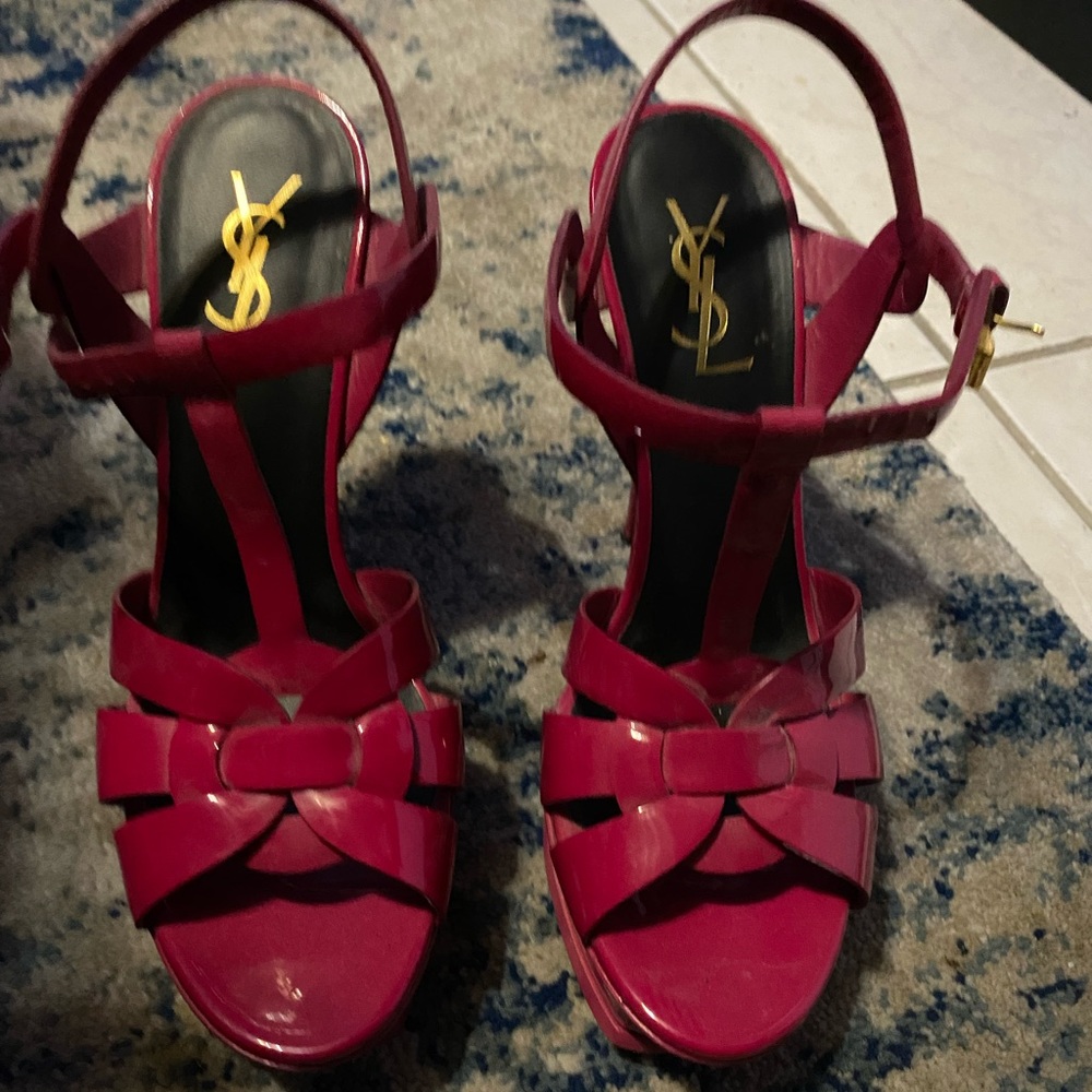 YSL yves saint laurent TRIBUTE PLATFORM SANDALS IN PATENT LEATHER hot pink
